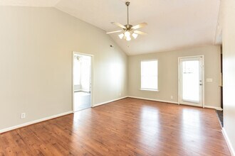 948 Tom Hailey Blvd in La Vergne, TN - Building Photo - Building Photo