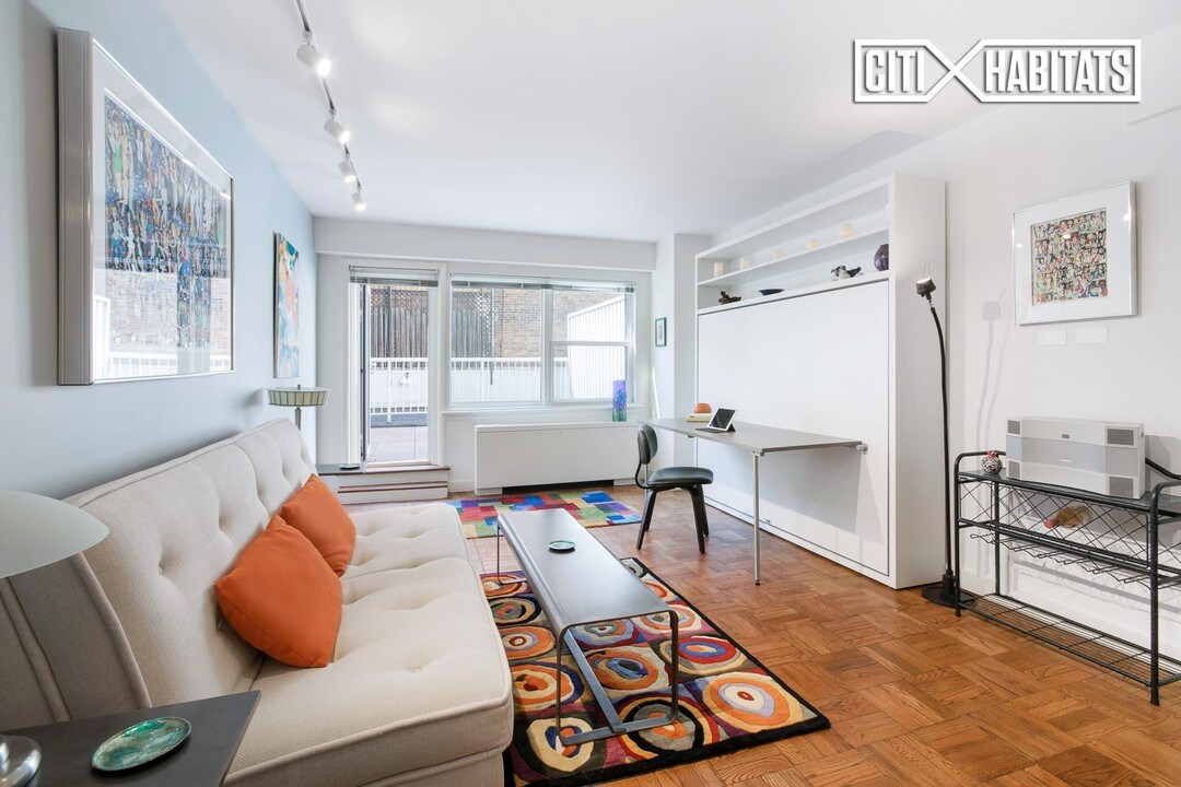 101 W 12th St-Unit -2E in New York, NY - Building Photo