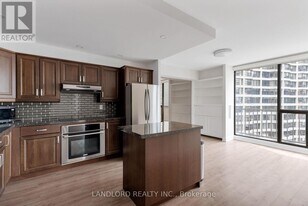 33 Harbour Square in Toronto, ON - Building Photo