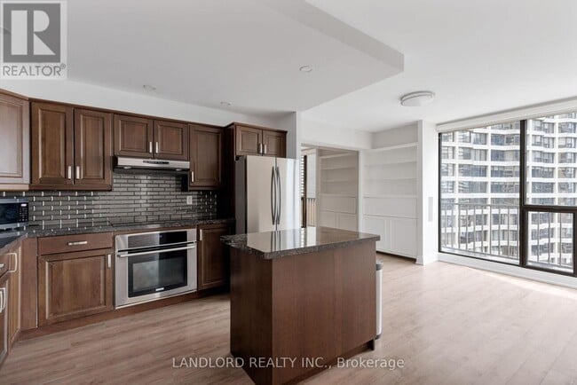 property at 33 Harbour Square