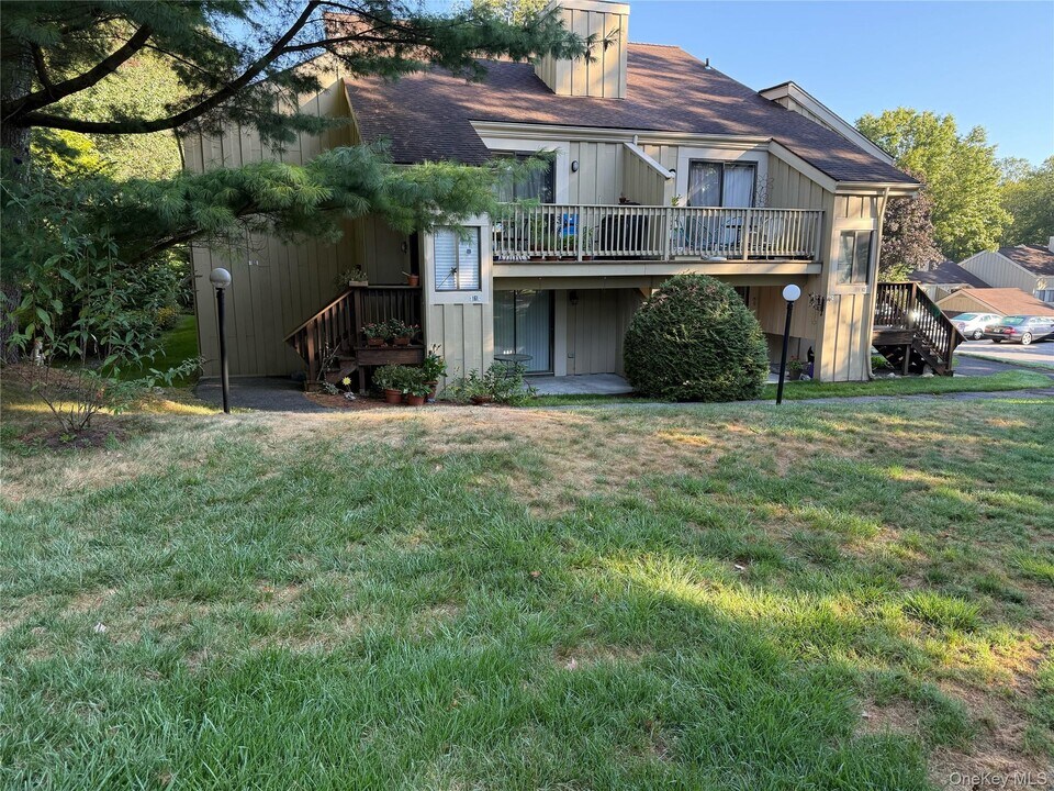 160 Laurel Ridge in South Salem, NY - Building Photo
