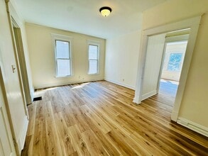 621 E Burnett Ave, Unit A in Louisville, KY - Foto de edificio - Building Photo