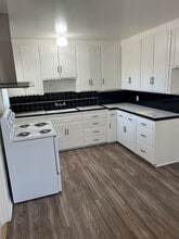1204 N 11th Ave in Hanford, CA - Building Photo - Building Photo
