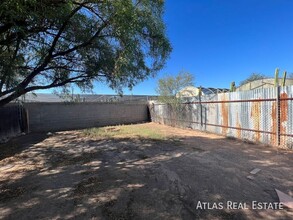 131 E Roger Rd in Tucson, AZ - Building Photo - Building Photo