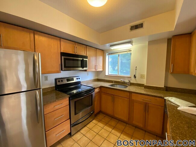 345 Franklin St, Unit 302 in Cambridge, MA - Foto de edificio - Building Photo