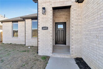 4805 W Sturgeon St in Fayetteville, AR - Building Photo - Building Photo