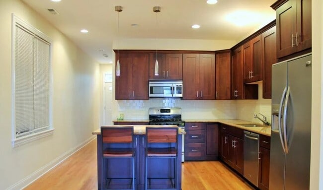 property at 1401 W Altgeld St