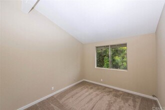 1104 Tustin Pines Way in Tustin, CA - Building Photo - Building Photo