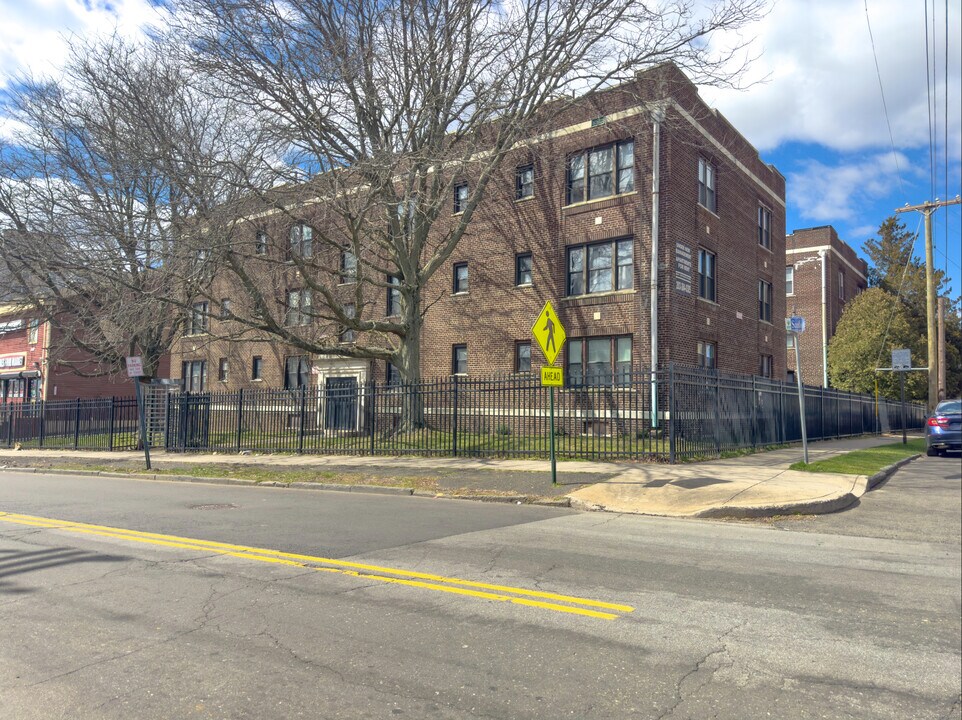 175 Washington Ave in Bridgeport, CT - Building Photo
