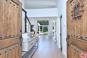 13413 Bayliss Rd in Los Angeles, CA - Building Photo - Building Photo