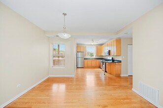 1243 W Rosemont Ave in Chicago, IL - Building Photo - Building Photo