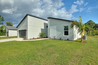 3371 Lopinto St in North Port, FL - Building Photo - Building Photo