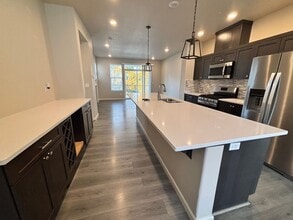 14182 SW Gold Coast Terrace in Tigard, OR - Building Photo - Building Photo