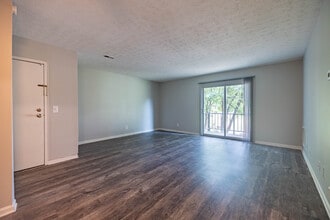 Crown Crossing Apartments in Amelia, OH - Building Photo - Building Photo