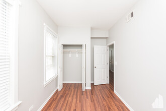 948 W Willow St, Unit GDN in Chicago, IL - Foto de edificio - Building Photo