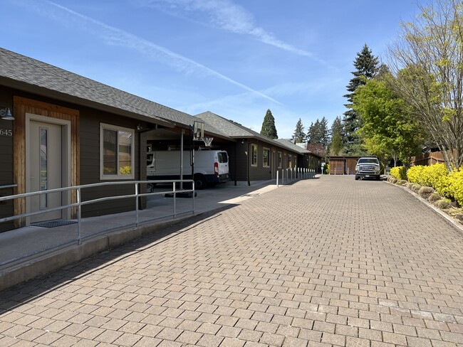 13643 E Burnside St, Unit 13651 in Portland, OR - Building Photo - Building Photo