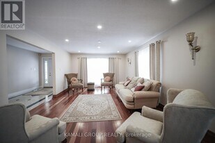 38 Spruce Ave in Richmond Hill, ON - Building Photo