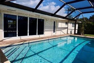 6420 Miller Dr in Miami, FL - Building Photo - Building Photo