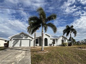 2637 NW 26th Pl in Cape Coral, FL - Building Photo