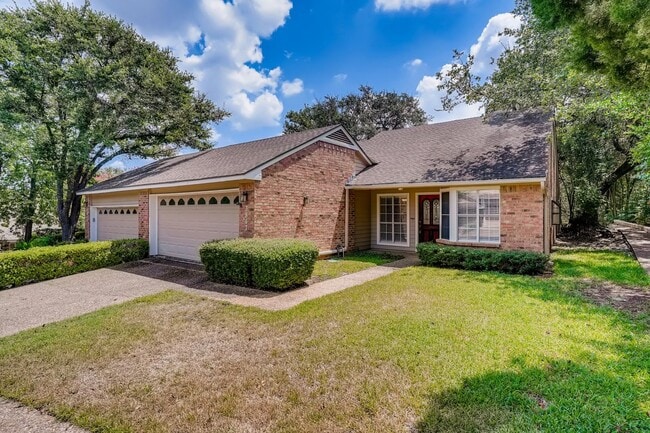 property at 3817 Williamsburg Cir