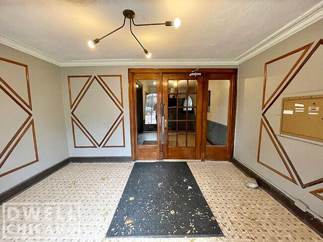 2121 N Albany Ave in Chicago, IL - Building Photo - Building Photo