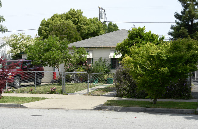 3731 Hoover St in Redwood City, CA - Building Photo - Building Photo