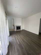 930 S Venice Blvd, Unit 110 in Los Angeles, CA - Foto de edificio - Building Photo