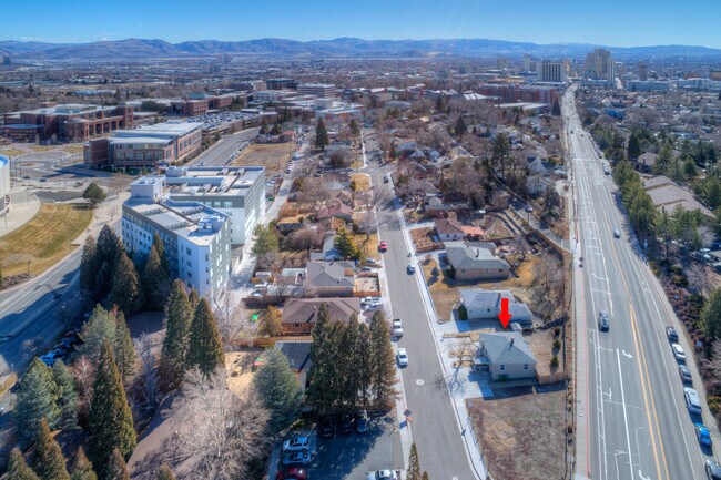 1585 Hillside Dr in Reno, NV - Building Photo - Building Photo