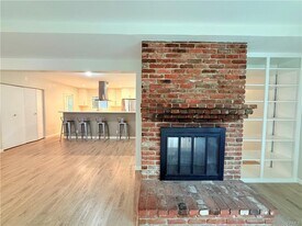 4916 Briggs Ave in Montrose, CA - Building Photo