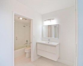 20515 E Country Club Dr-Unit -1841 in Aventura, FL - Building Photo - Building Photo