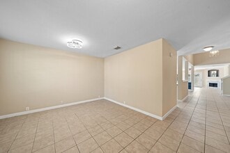 10211 E Summit Canyon Dr in Houston, TX - Building Photo - Building Photo