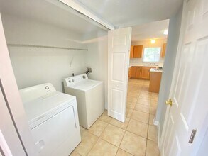 Beautiful 4B/3.5B/2 Car Garage 2-Story Home! in Orlando, FL - Building Photo - Building Photo