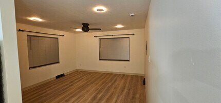 2774 S Park Rd in Bethel Park, PA - Building Photo - Building Photo