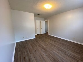 910 Brett Dr in Hinesville, GA - Building Photo - Building Photo