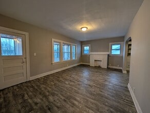 2184 Wascana Ave in Lakewood, OH - Building Photo - Building Photo