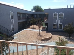 San Mateo Suites in Albuquerque, NM - Foto de edificio - Building Photo