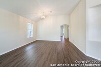 1111 Sampson Dr in San Antonio, TX - Foto de edificio - Building Photo