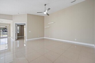 4197 Royal Oak Dr in Palm Beach Gardens, FL - Building Photo - Building Photo