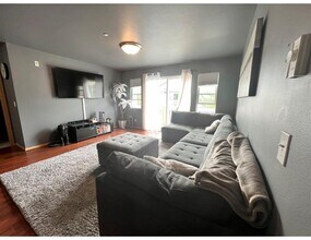 351 Tremont Ave, Unit 201 in Bellingham, WA - Building Photo - Building Photo