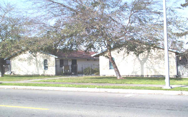 419 E Tokay St in Lodi, CA - Building Photo