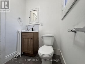 321 Hunter St E in Hamilton, ON - Building Photo - Building Photo