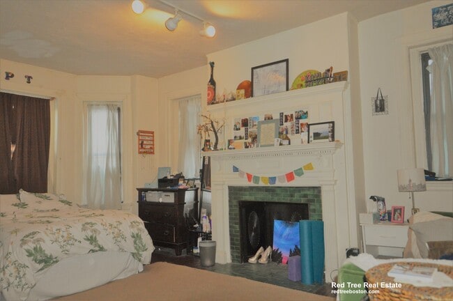 201 Harvard Ave, Unit 1 in Boston, MA - Foto de edificio - Building Photo