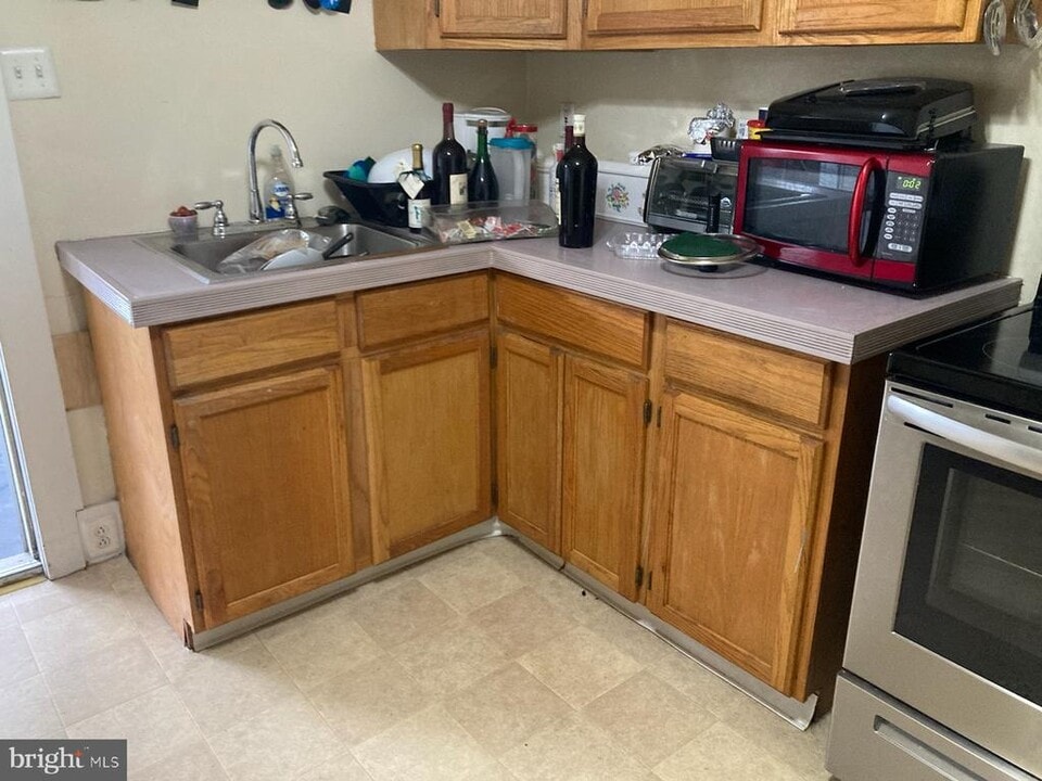 518 W Red Bank Ave in Woodbury, NJ - Building Photo