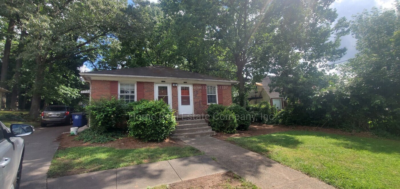 1122-1124 W Academy St in Winston-Salem, NC - Building Photo