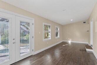 400 E Monroe St in Austin, TX - Building Photo - Building Photo