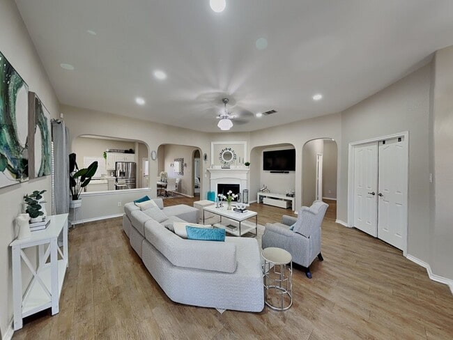 1 Beechcreek Dr in Edgecliff Village, TX - Building Photo - Building Photo