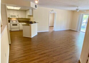 800 Crestwood Blvd S in Royal Palm Beach, FL - Building Photo - Building Photo