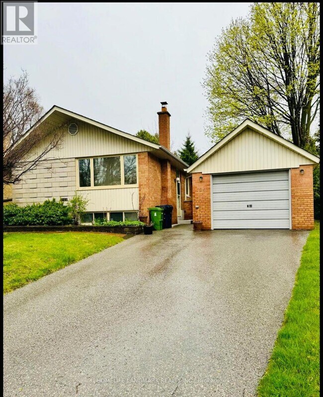 124 Thicketwood Dr in Toronto, ON - Building Photo - Building Photo
