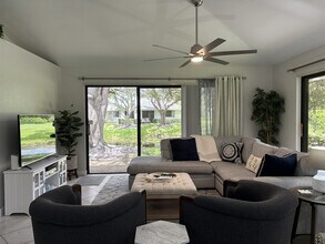 216 Club Dr in Palm Beach Gardens, FL - Building Photo - Building Photo