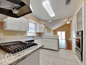 8111 Valeta Dr in Houston, TX - Building Photo - Building Photo